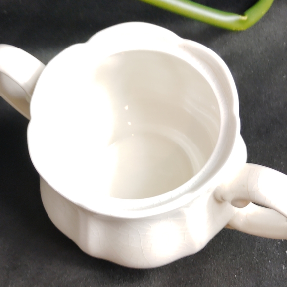 Elegant White Ceramic Sugar and Creamer Set - Picture 5 of 8